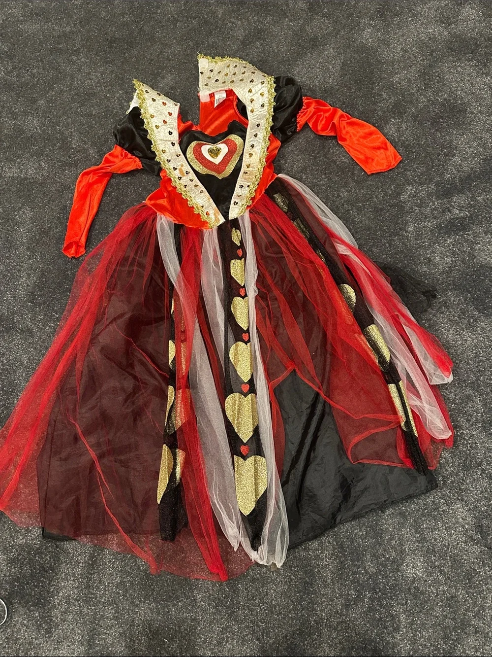 Queen of Hearts, girls costume size small, 4–6 Alice in Wonderland dress up